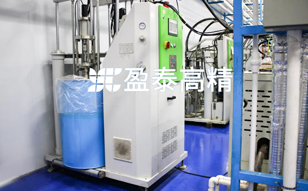 盈泰液態硅膠制品生產設備：液態硅膠注射機配套的液態硅膠送料機