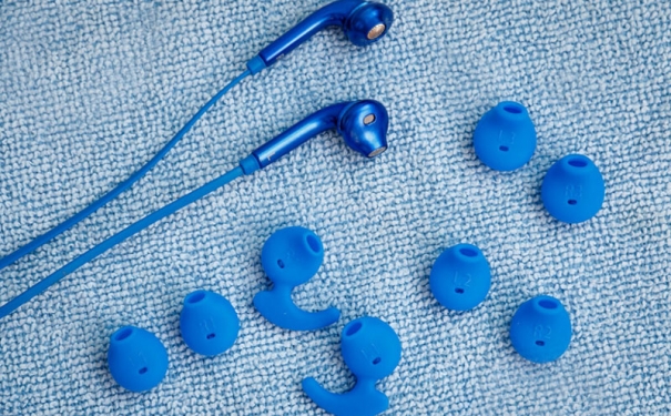 硅胶电子产品加工厂教您如何选择一款高质量的硅胶耳机套