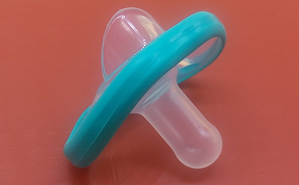 雙色液態硅膠奶嘴，液態硅膠母嬰用品定制生產廠家，深圳液態硅膠制品工廠